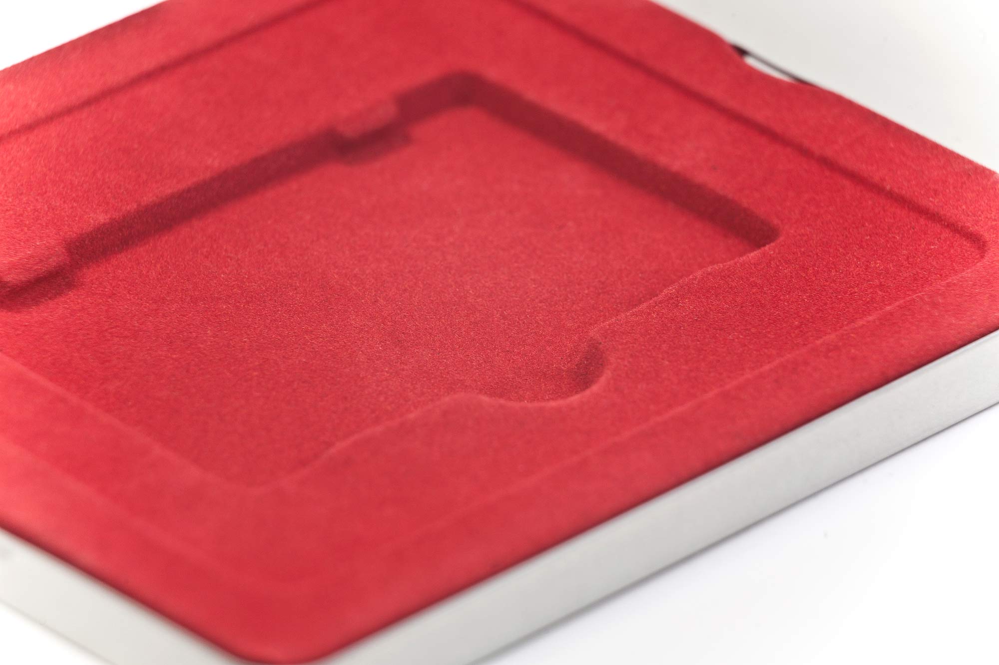 Gutscheindose mit roter Einlage Gutscheindose mit roter Einlage